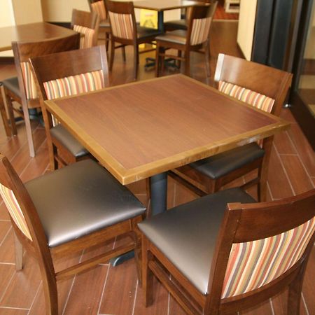 Hampton Inn & Suites Oxford-Anniston Ресторан фото